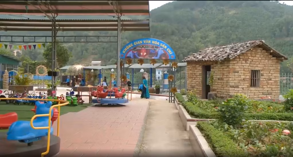 Góc không gian văn hóa người Sán Chỉ trong nhà trường.