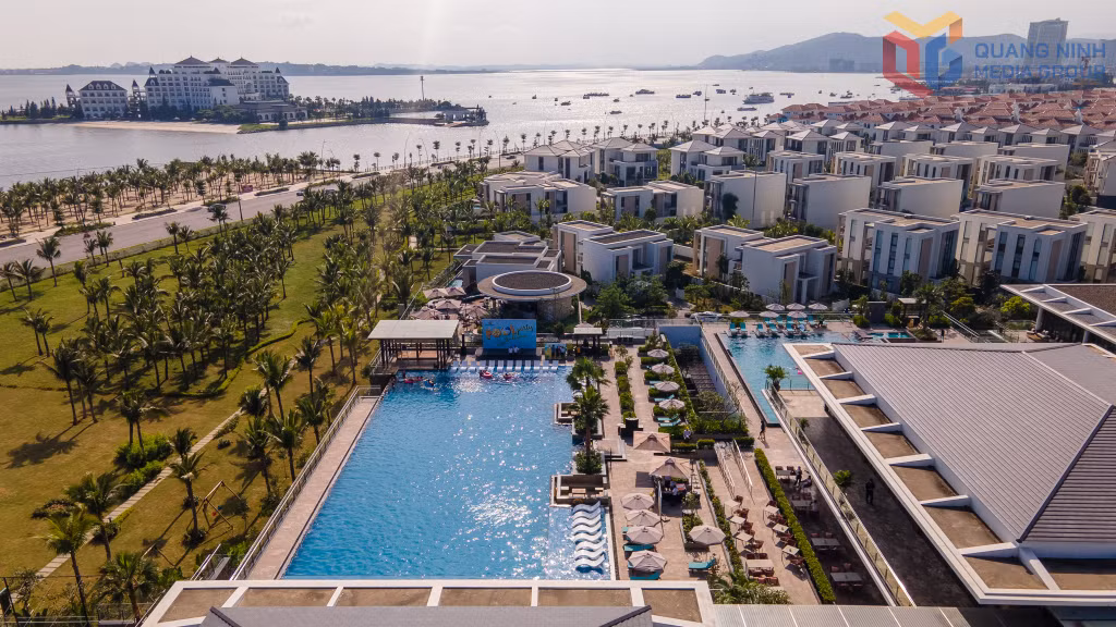 Các khu nghỉ dưỡng, khách sạn, lưu trú hạng sang được doanh nghiệp đầu tư đồng bộ. 