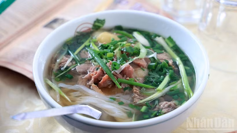 Phở - món ăn không nên bỏ lỡ khi du khách đến Việt Nam.