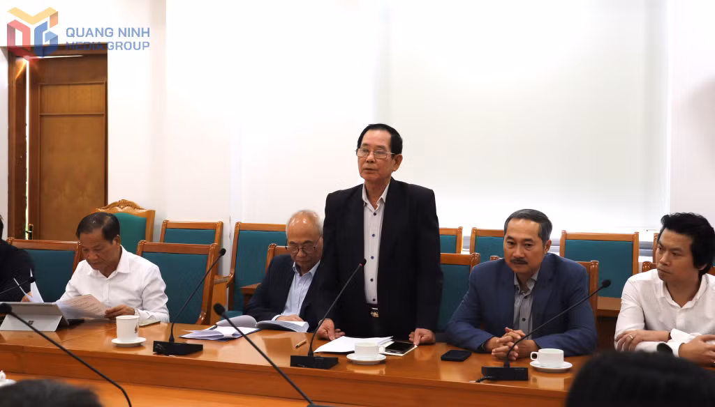 Chủ tịch Hiệp hội du lịch Quảng Ninh Nguyễn Thế Huệ đưa ra các phương án hậu cần tổ chức sự kiện. 