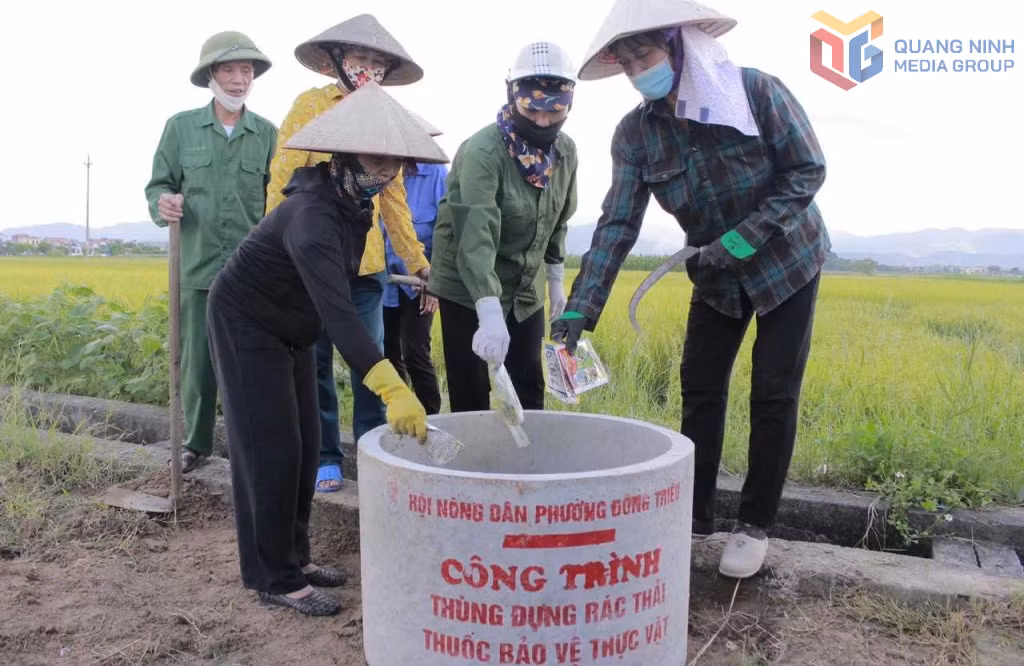 Nông dân phường Đông Triều với mô hình "Đẹp nhà, sạch đường, sạch đồng ruộng", chung tay bảo vệ môi trường nông thôn.