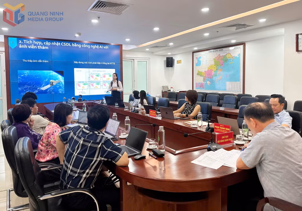 Đại diện nhóm tác giả đề tài mô hình ứng dụng hệ thống thông tin địa lý - GIS và viễn thám AI trong quản lý quy hoạch và giám sát hoạt động nuôi trồng thủy sản. 