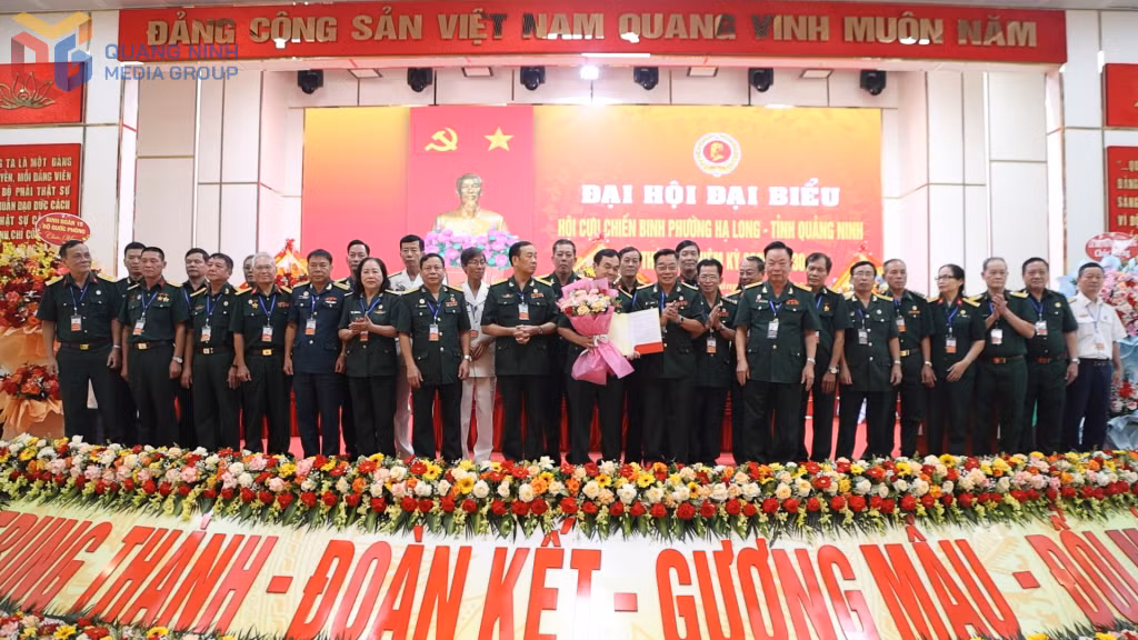 Ban Chấp hành Hội CCB phường Hạ Long nhiệm kỳ 2025 - 2030 ra mắt Đại hội.
