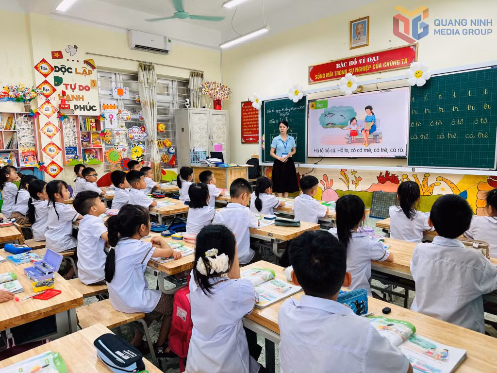 Một tiết học của cô và trò Trường Tiểu học Mông Dương (nay là Trường Tiểu học Nguyễn Trãi sau sáp nhập).