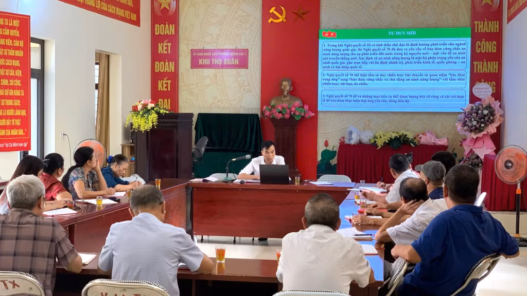 Áp dụng chuyển đổi số trong sinh hoạt chi bộ khu dân cư.