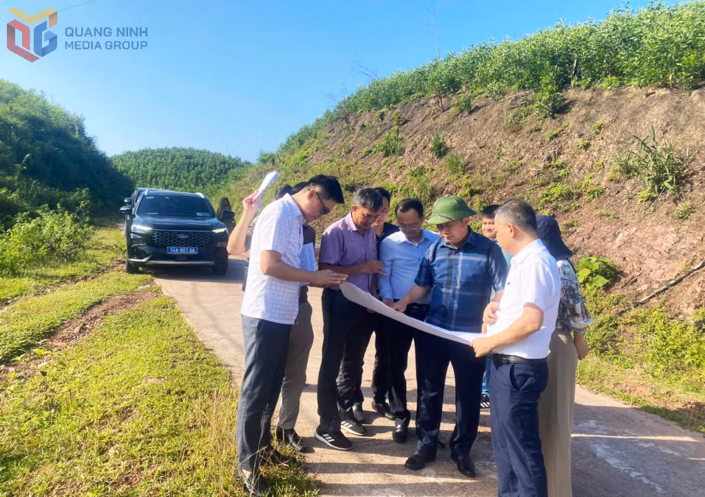 Ban Kinh tế - Ngân sách HĐND tỉnh khảo sát một số dự án, công trình trình HĐND tỉnh về danh mục thu hồi đất, điều chỉnh diện tích thu hồi đất, chuyển mục đích sử dụng đất, chuyển mục đích sử dụng rừng sang mục đích khác tại đặc khu Vân Đồn.