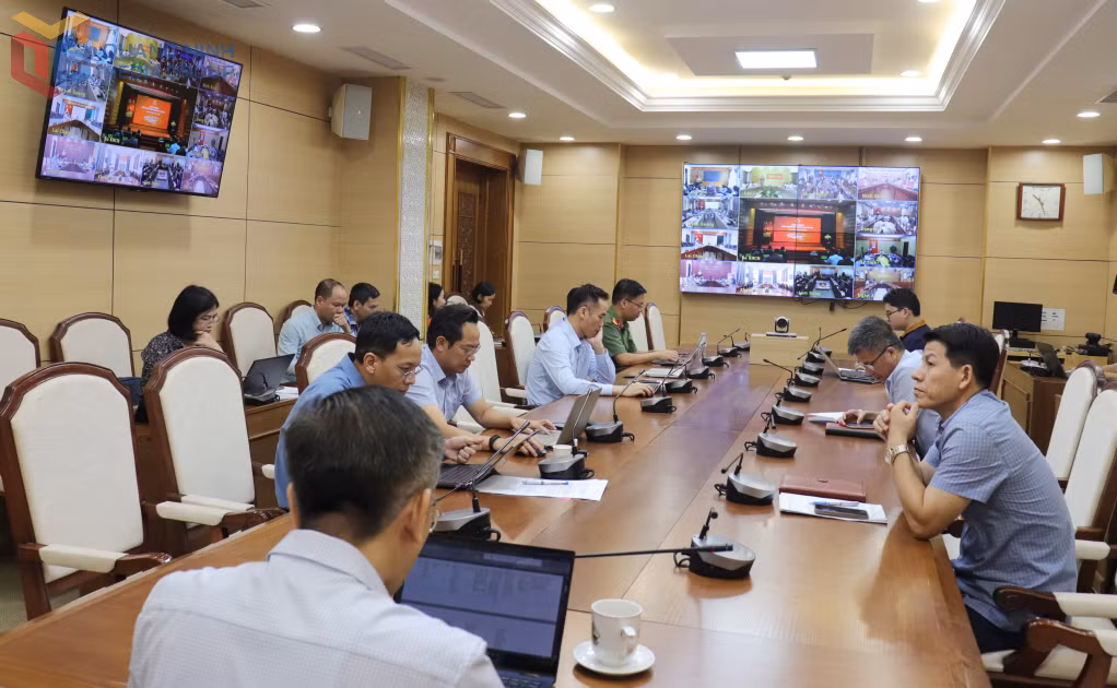 Các đại biểu dự chương trình tại điểm cầu Quảng Ninh. 
