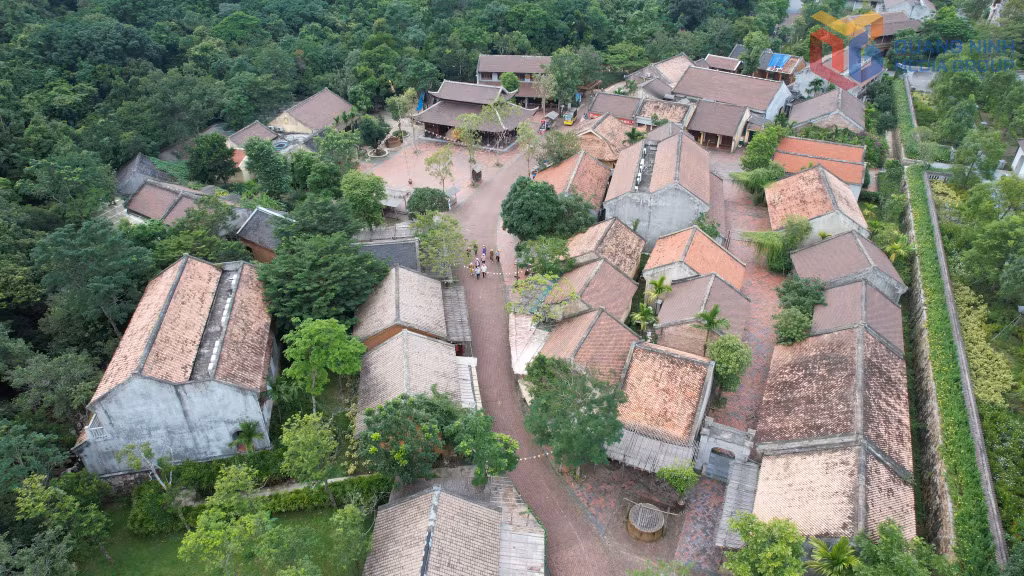 Làng Nương dưới chân Yên Tử hiện ra trong trẻo vào mùa thu đông.