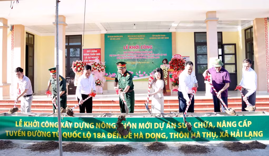 Các đơn vị trong khối tiểu đoàn tự vệ ngành Than hỗ trợ 90 triệu đồng nâng cấp tuyến đường từ QL18A đến thôn Hà Thụ (xã Hải Lạng),