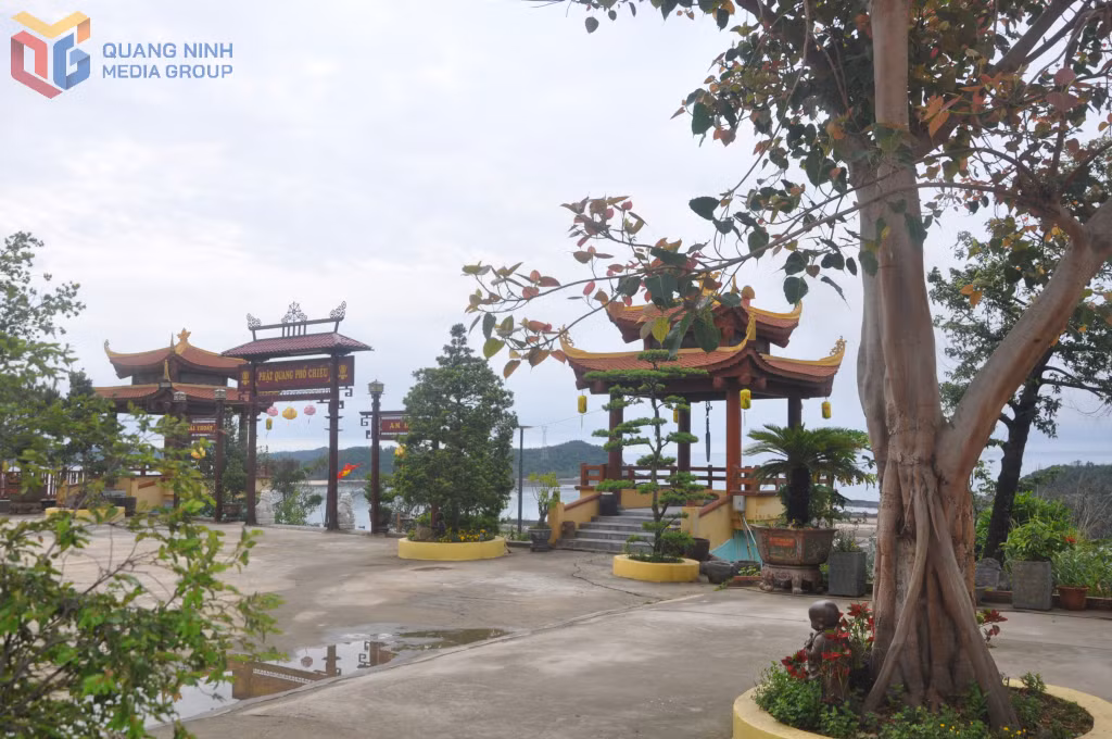 Lầu chuông, lầu khánh tại chùa Trúc Lâm Cô Tô.