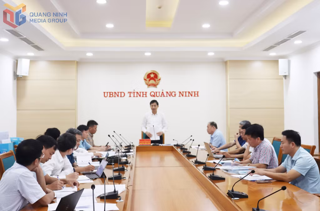 Đồng chí Nguyễn Văn Công, Phó Chủ tịch UBND tỉnh phát biểu chỉ đạo tại cuộc họp.