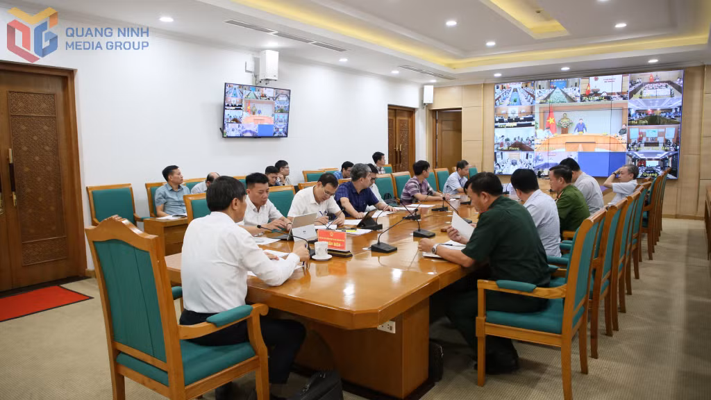 Họp trực tuyến tại điểm cầu UBND tỉnh Quảng Ninh.