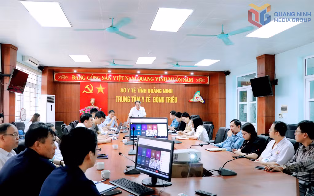 Sở Y tế thẩm tra công tác sắp xếp tổ chức, nhân lực y tế tại Trung tâm Y tế Đông Triều ngày 22/10/2025.