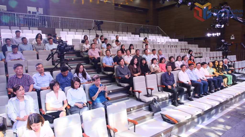 Đoàn lãnh đạo Hội Nhà báo Việt Nam và các cơ quan báo chí địa phương làm việc tại Báo và Phát thanh, Truyền hình Quảng Ninh.