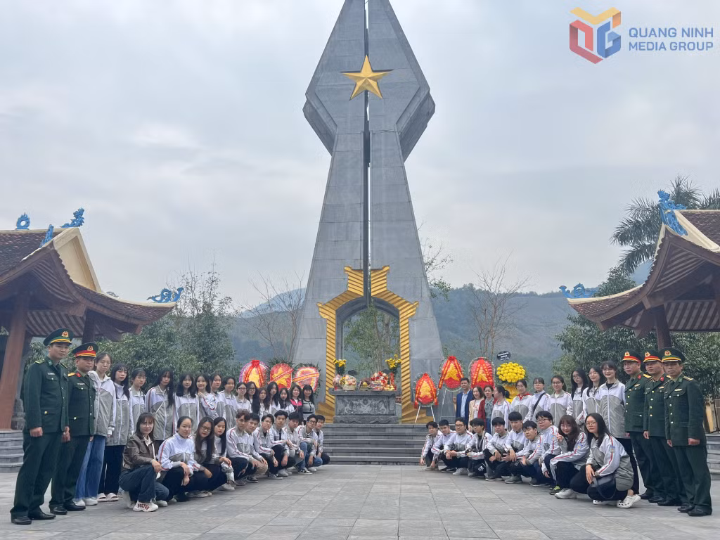 Đồn Biên phòng Pò Hèn giới thiệu địa chỉ đỏ Khu di tích Lịch sử Quốc gia Pò Hèn cho các ĐVTN