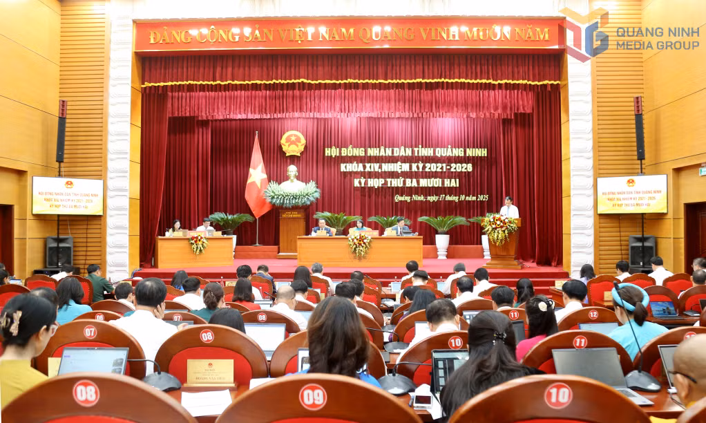 Quang cảnh kỳ họp 32 - kỳ họp chuyên đề của HĐND tỉnh.