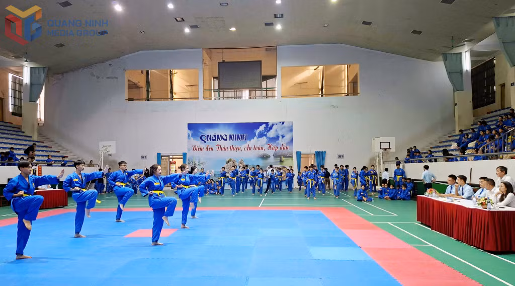 Ngay sau lễ khai mạc, các VĐV bước vào thi đấu ở nội dung võ nhạc.