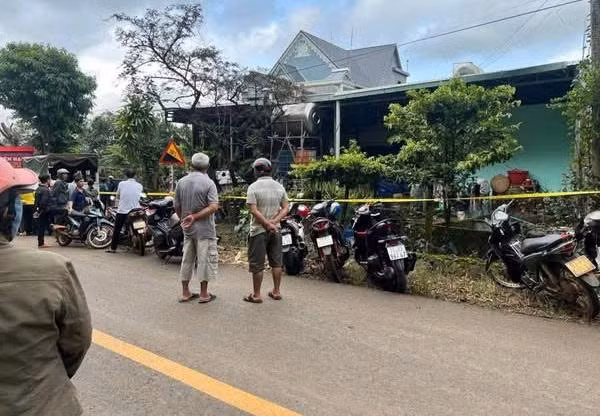 Cơ quan công an đang phong tỏa hiện trường. Ảnh: Bạn đọc cung cấp