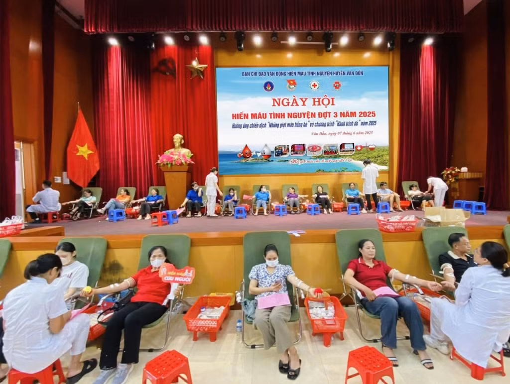 Câu lạc bộ Doanh nghiệp nữ Vân Đồn chung tay hiến máu, cứu người, lan tỏa yêu thương.