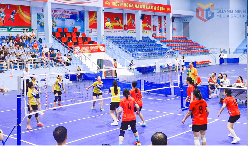 Giải giao lưu bóng chuyền hơi nữ năm 2025 tại đặc khu Vân Đồn.