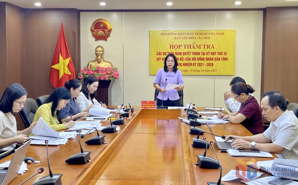 Quang cảnh cuộc họp.