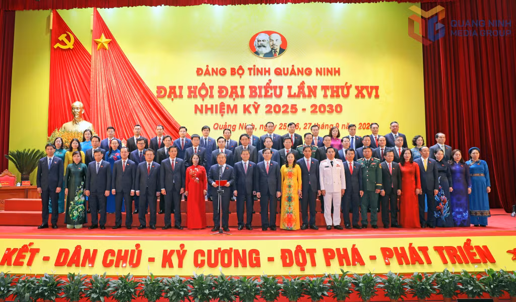 Ban Chấp hành Đảng bộ tỉnh khóa XVI, nhiệm kỳ 2025-2030, ra mắt Đại hội.