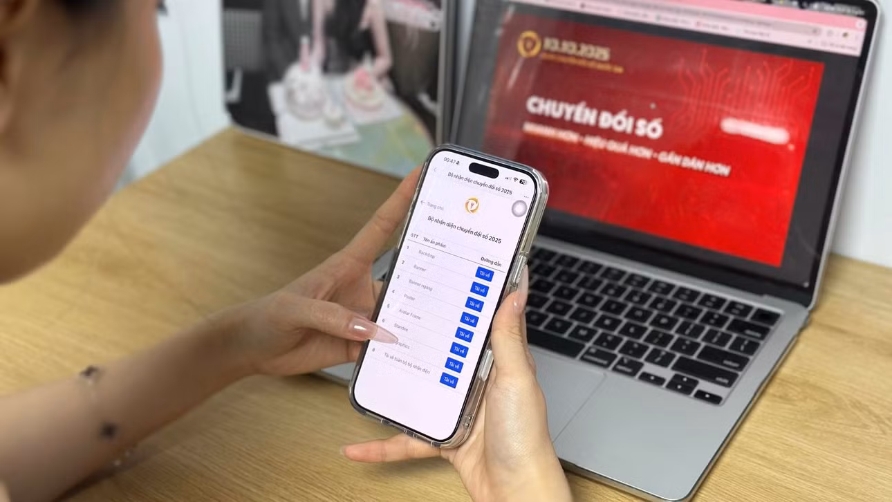 Người dân tải Bộ nhận diện để hưởng ứng Ngày Chuyển đổi số quốc gia năm 2025. Ảnh: Hạo Thiên
