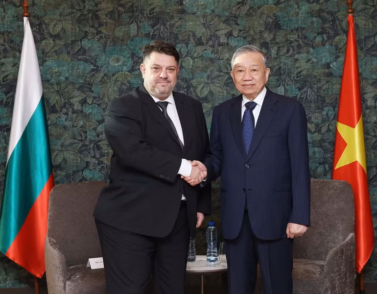 Tổng Bí thư Tô Lâm tiếp Chủ tịch Đảng xã hội chủ nghĩa Bulgaria Atanas Zafirov. (Ảnh: THỐNG NHẤT/TTXVN)