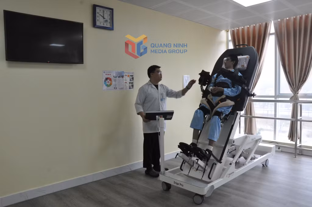 Bệnh viện Lão khoa- Phục hồi chức năng tỉnh đưa Robot tập phục hồi chức năng sớm ngay từ giai đoạn cấp để hỗ trợp điều trị cho bệnh nhân liệt điều trị tại bệnh viện.