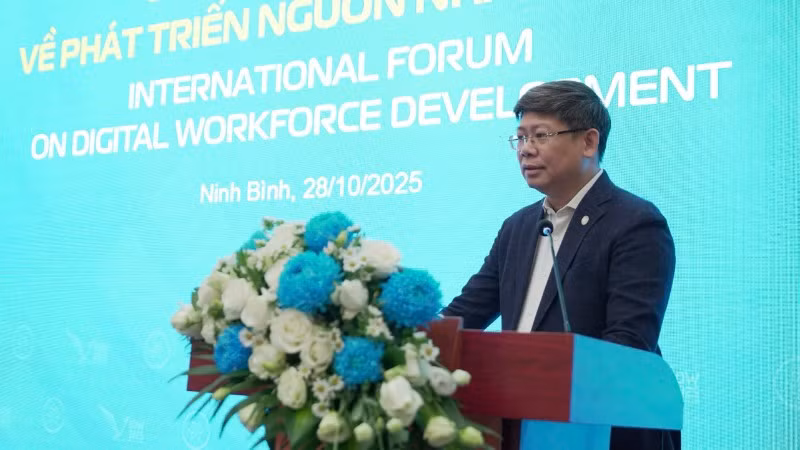Ông Hoàng Hữu Hạnh, Phó Cục trưởng Cục chuyển đổi số quốc gia (Bộ Khoa học và Công nghệ) phát biểu tại sự kiện. (Ảnh: TL)