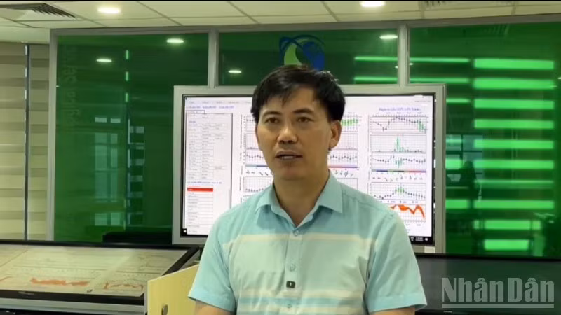 Ông Nguyễn Văn Hưởng, Trưởng phòng Dự báo thời tiết, Trung tâm Dự báo khí tượng thủy văn quốc gia cảnh báo, bão số 11 có hoàn lưu rộng, sức gió mạnh cấp 8-9 tại Quảng Ninh.