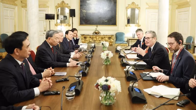 Tổng Bí thư Tô Lâm và Thủ tướng Liên hiệp Vương quốc Anh và Bắc Ireland Keir Starmer hội đàm. (Ảnh: Thống Nhất/TTXVN)