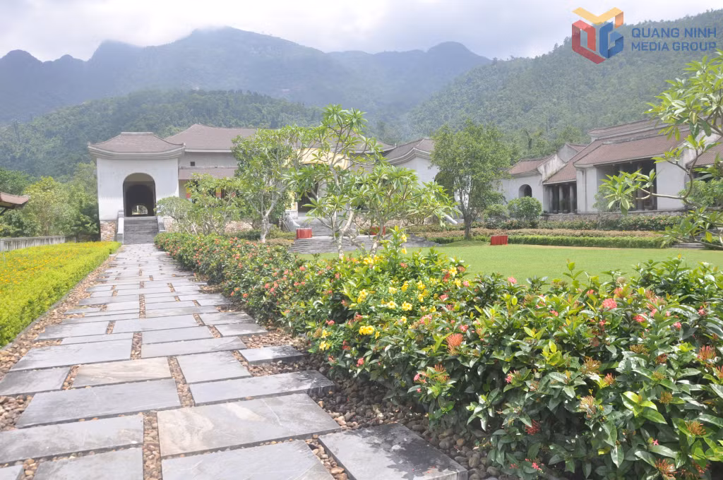 Trung tâm Văn hóa Trúc Lâm được doanh nghiệp đầu tư xây dựng dưới chân núi Yên Tử từ chủ trương xã hội hóa của Quảng Ninh.