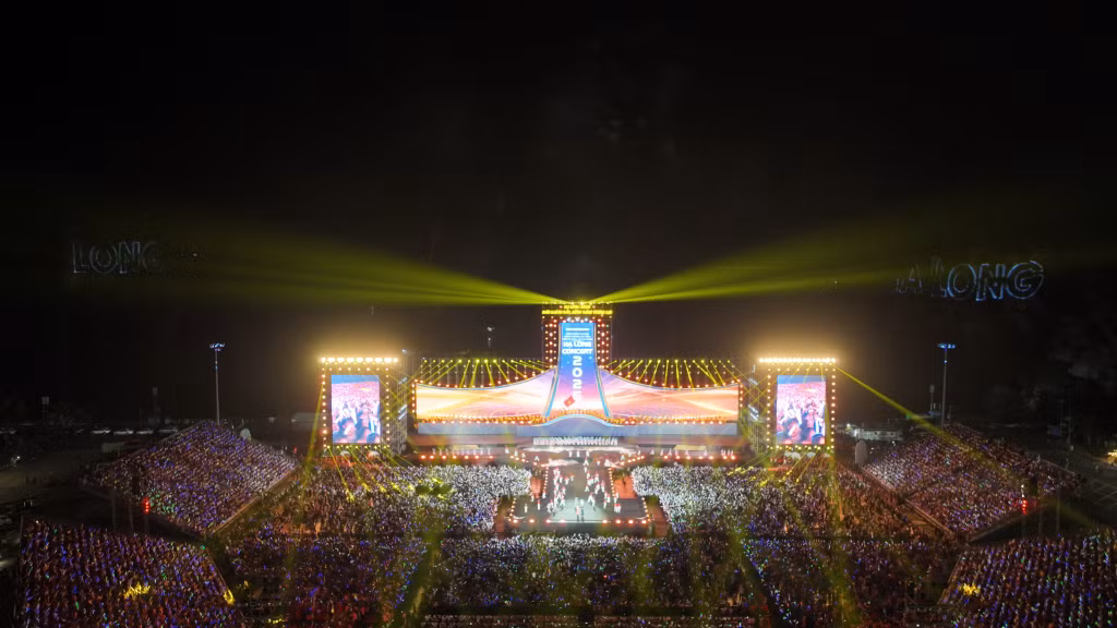 Chương trình nghệ thuật "Hạ Long Concert 2025" với chủ đề “Hào khí Di sản - Bừng sáng tương lai” là đại nhạc hội có quy mô lớn nhất từ trước đến nay được Quảng Ninh tổ chức.
