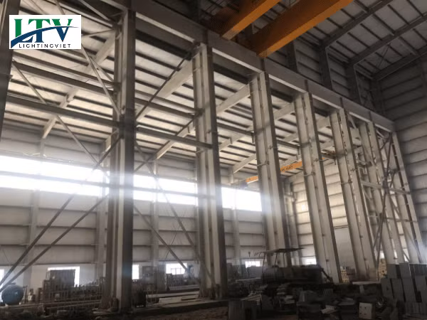 Hệ thống nhà xưởng rộng tận dụng năng lượng ánh sáng tự nhiên