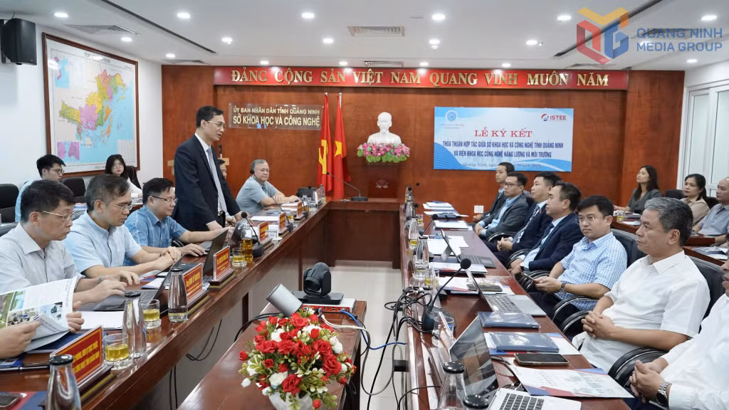 Quang cảnh buổi làm việc.