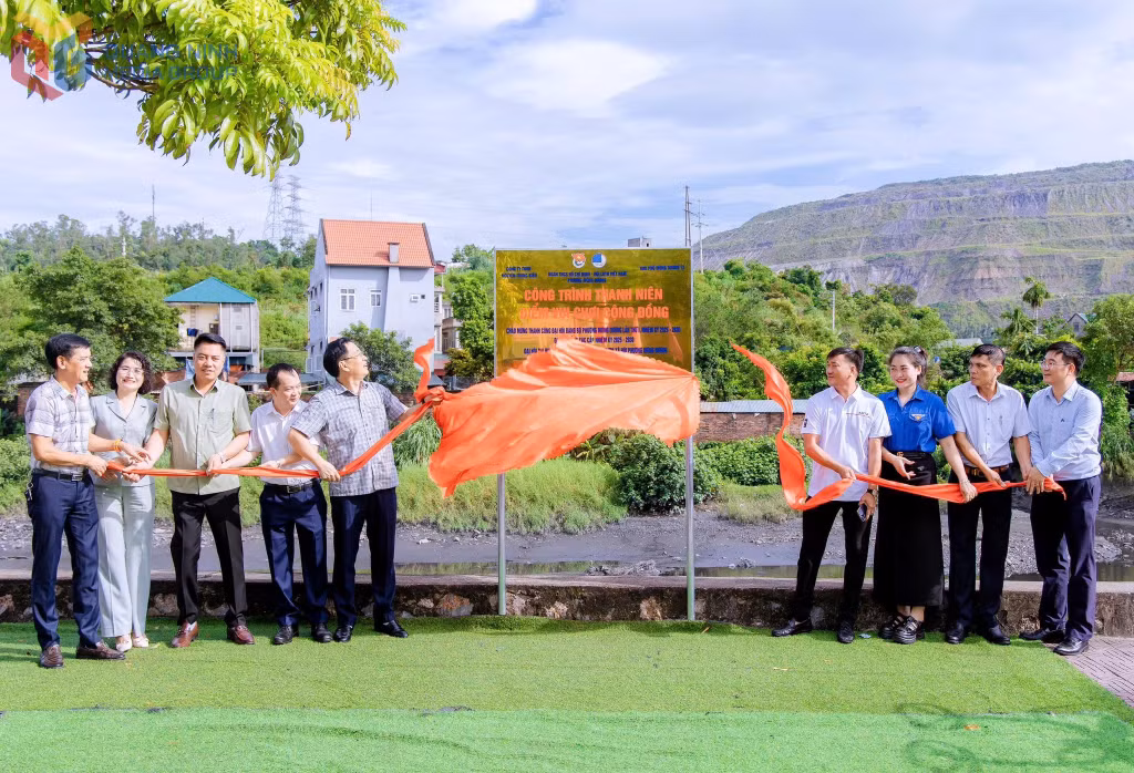 Lễ gắn biển công trình “Khu vui chơi cộng đồng” tại đường Hồ Xuân Hương, khu phố Mông Dương 12.