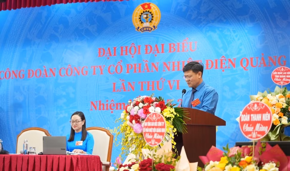 Đồng chí Phạm Xuân Toàn, Chủ tịch Công đoàn phát biểu tại Đại hội.