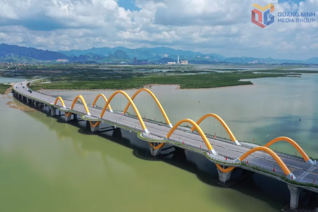 Cầu Tình Yêu khánh thành năm 2022.
