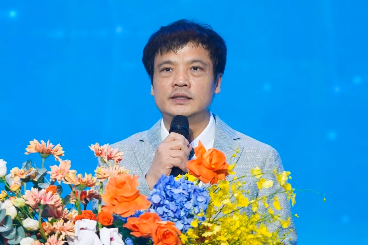 Chủ tịch Vinasa Nguyễn Văn Khoa phát biểu tại sự kiện Lễ Vinh danh Top 10 và Công bố Bản đồ Doanh nghiệp Công nghệ Số Việt Nam 2025 diễn ra vào tối 9.10.2025. Ảnh: Bộ KHCN