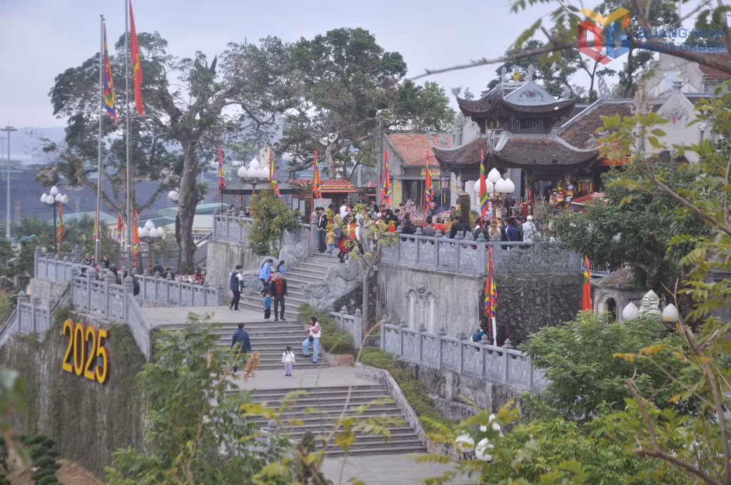 Quảng Ninh có nhiều di sản là nguồn tài nguyên quý cho phát triển kinh tế di sản. Ảnh chụp tại Khu di tích Quốc gia đặc biệt đền Cửa Ông - Cặp Tiên.