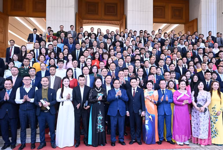 Thủ tướng Chính phủ Phạm Minh Chính với cộng đồng doanh nghiệp, doanh nhân Việt Nam. (Ảnh: TRẦN HẢI)