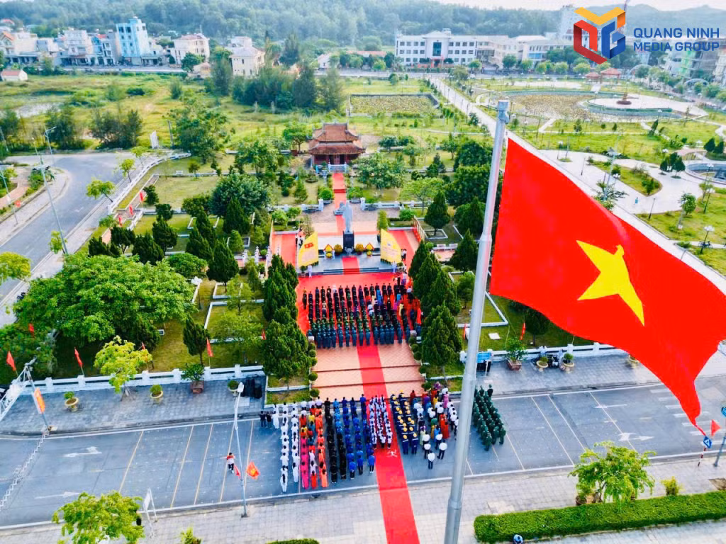 Cô Tô phủ sóng Wi-Fi tại khu vực Quảng trường Khu di tích quốc gia đặc biệt Chủ tịch Hồ Chí Minh, giúp du khách thuận tiện kết nối và tra cứu thông tin du lịch.
