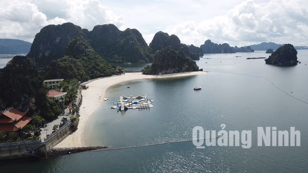 Bãi tắm Lương Ngọc (TP Cẩm Phả) (8-2020). Ảnh: Đỗ Phương