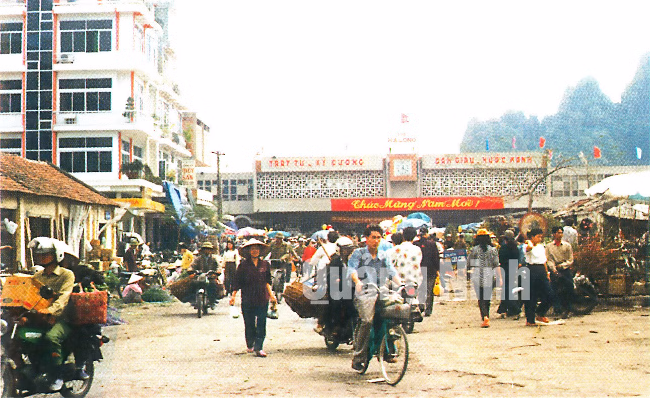 Chợ Hạ Long cũ. Ảnh: Đào Xuân Cáp