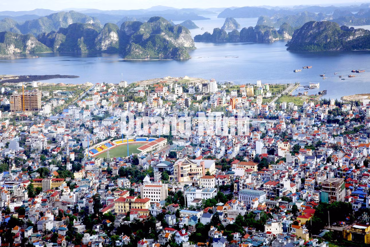 Quang cảnh TP Cẩm Phả nhìn từ trên cao. Ảnh: Khánh Giang