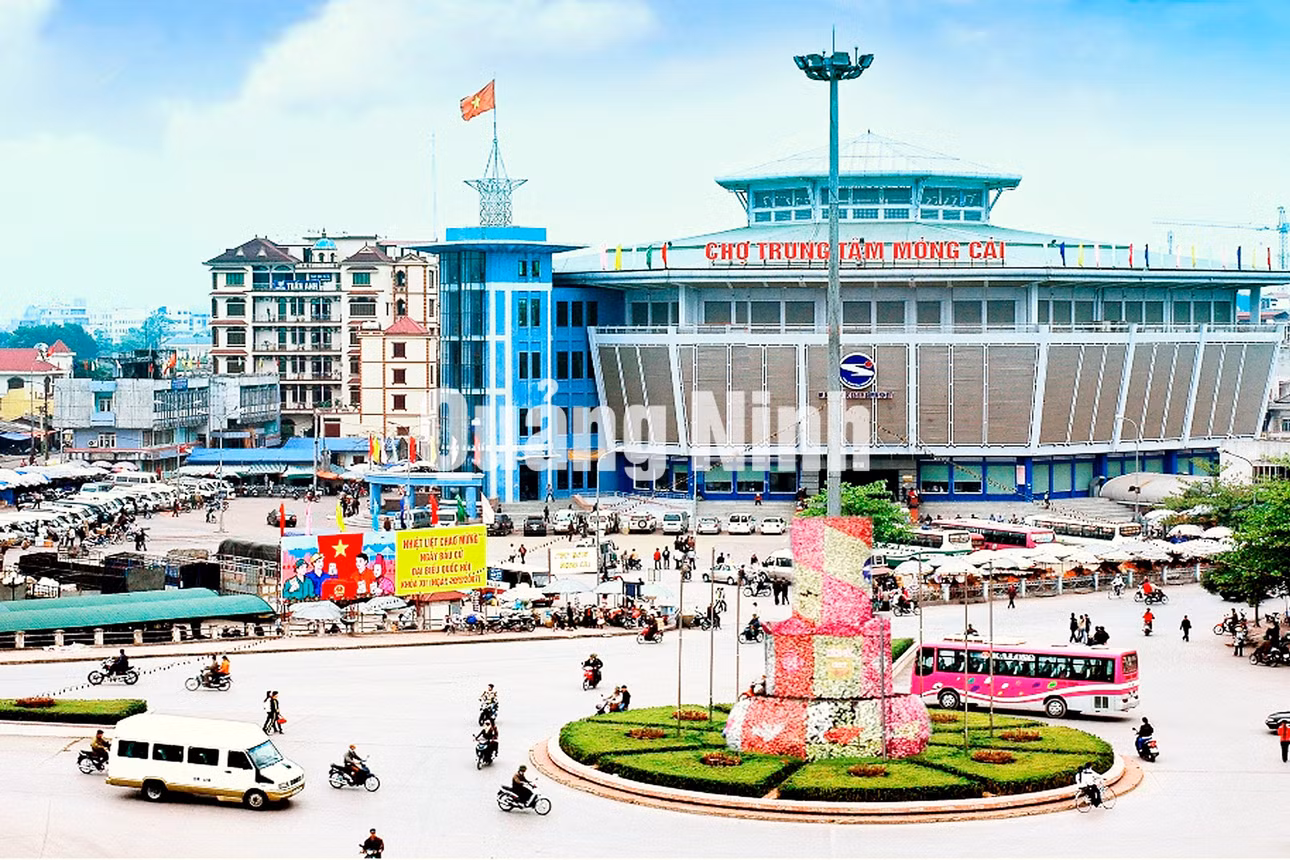 Chợ trung tâm Móng Cái. Ảnh: Thái Cảnh