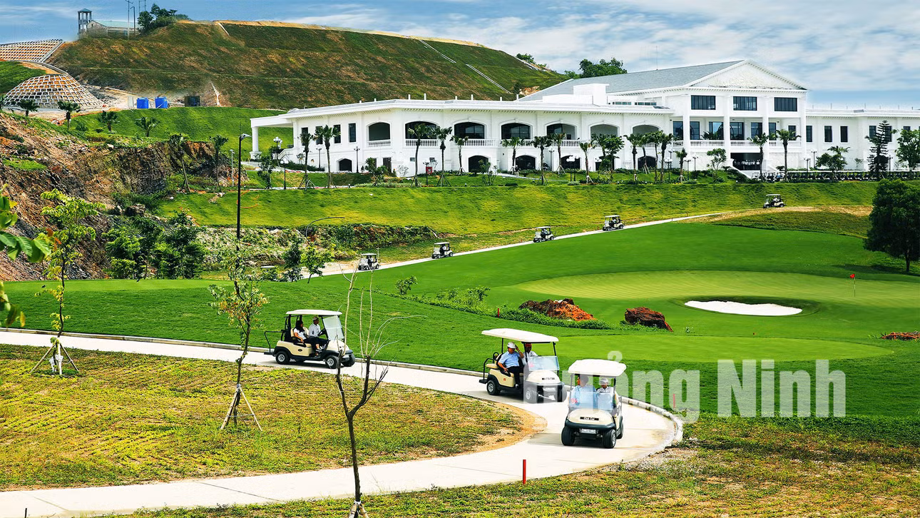 Sân golf Ngôi sao Hạ Long (4-2019). Ảnh: Đỗ Phương