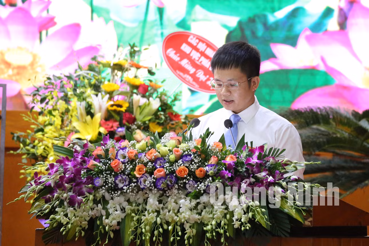 Đồng chí Đỗ Ngọc Hà, Phó Chủ tịch Thường trực Hội Nhà báo tỉnh, báo cáo tại đại hội (6-2019). Ảnh: Hùng Sơn