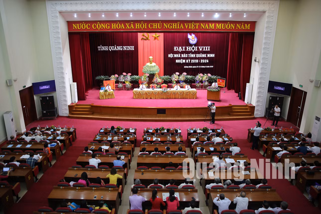 Đại hội VIII Hội Nhà báo tỉnh, nhiệm kỳ 2019-2024 kết thúc thành công (6-2019). Ảnh: Hùng Sơn